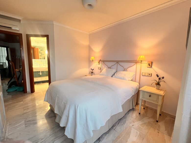 Lovely Beachfront apartment with stunning sea views - l'Alfàs del Pi, Spain