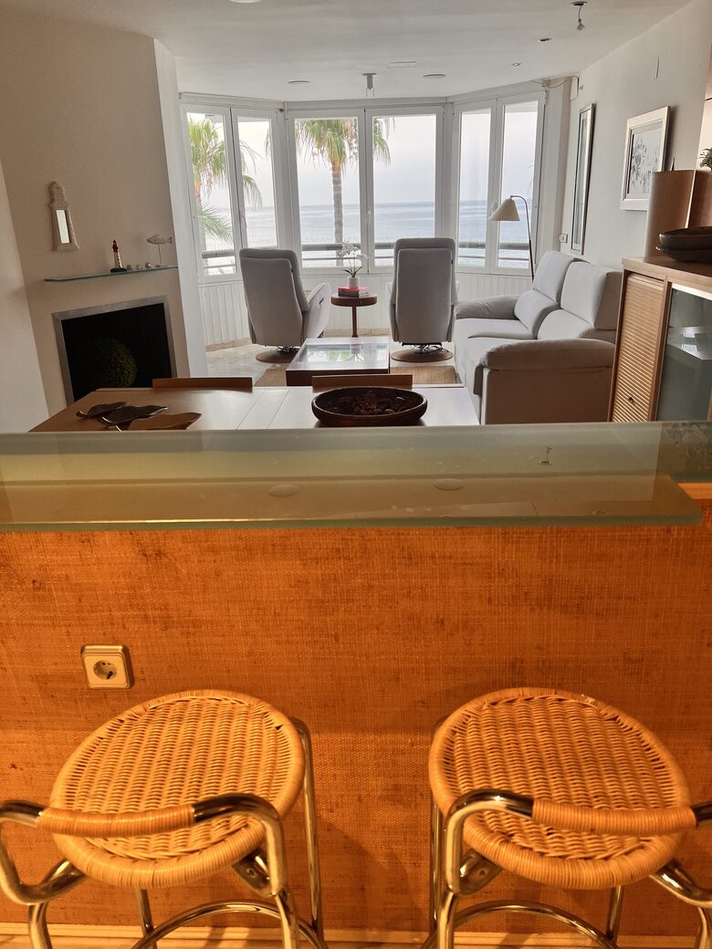 Lovely Beachfront apartment with stunning sea views - l'Alfàs del Pi, Spain