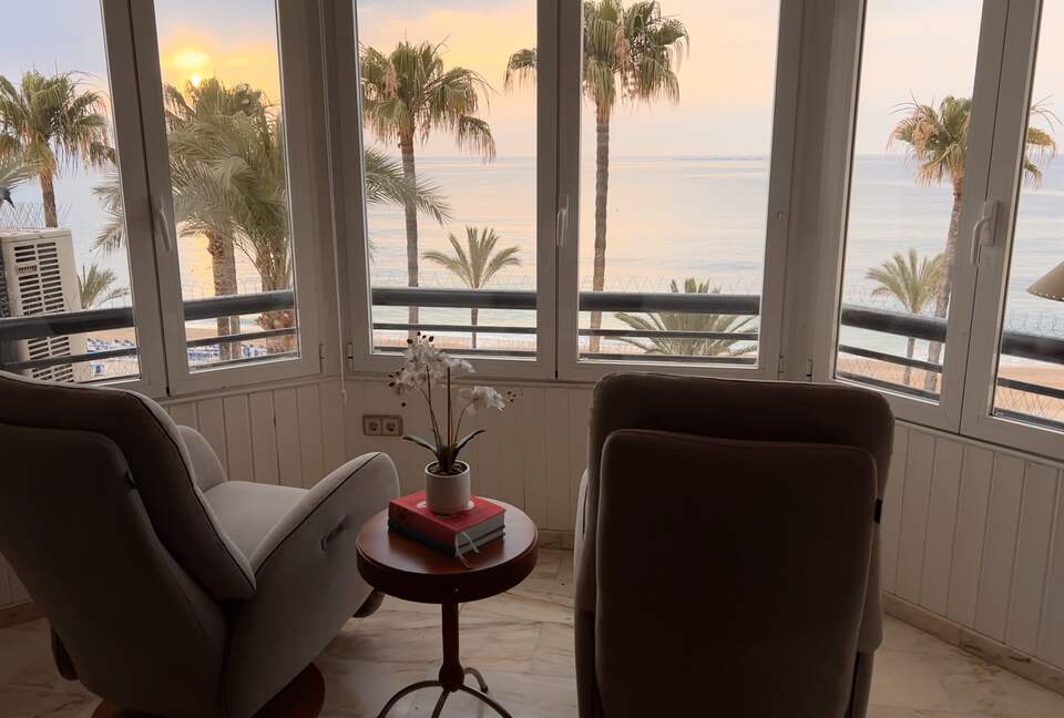Lovely Beachfront apartment with stunning sea views - l'Alfàs del Pi, Spain