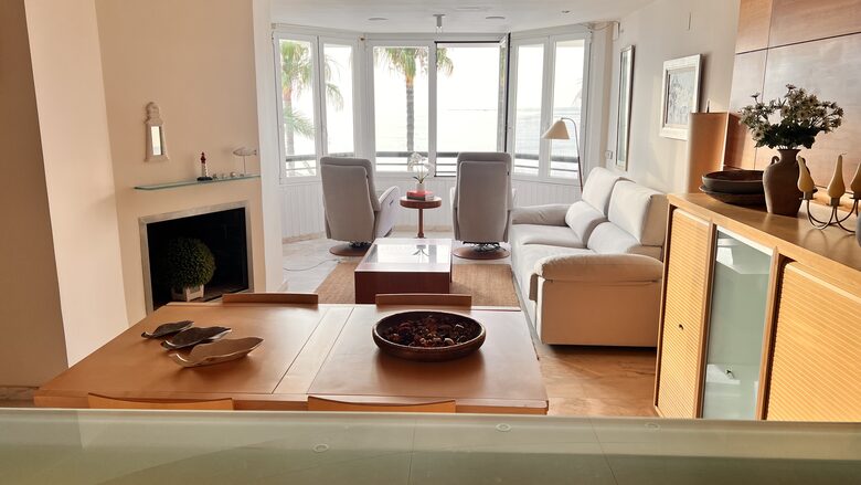 Lovely Beachfront apartment with stunning sea views - l'Alfàs del Pi, Spain