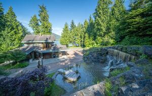 Tranquil Waterfront Escape on Tofino Inlet - Tofino, Canada