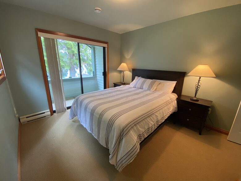 Tranquil Waterfront Escape on Tofino Inlet - Tofino, Canada