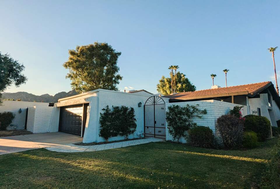 La Quinta Country Club Getaway - La Quinta, California