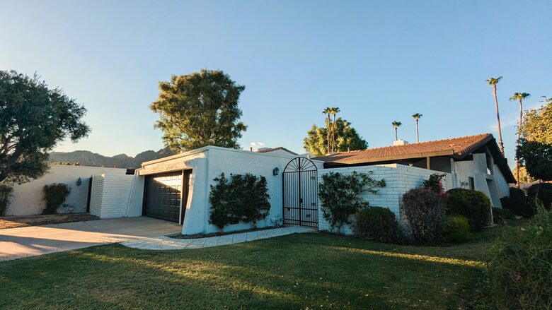 La Quinta Country Club Getaway - La Quinta, California