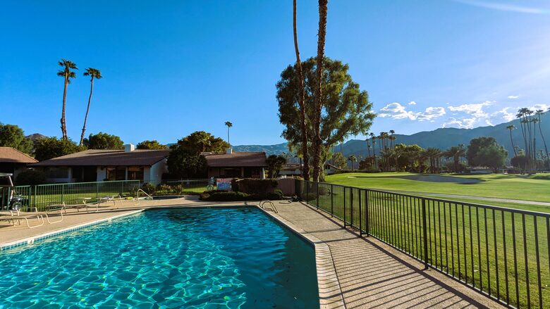 La Quinta Country Club Getaway - La Quinta, California