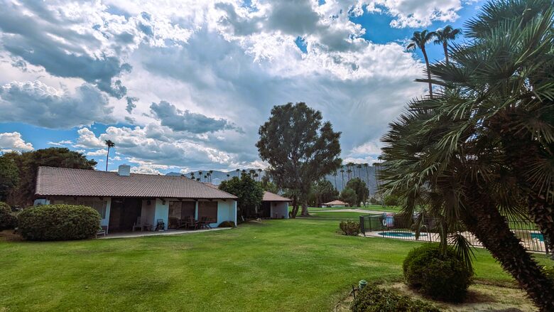 La Quinta Country Club Getaway - La Quinta, California