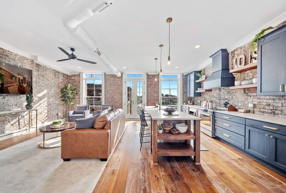Knoxtopia | Brand-New Downtown Knoxville Apartment in Historic Century Building - Knoxville, Tennessee