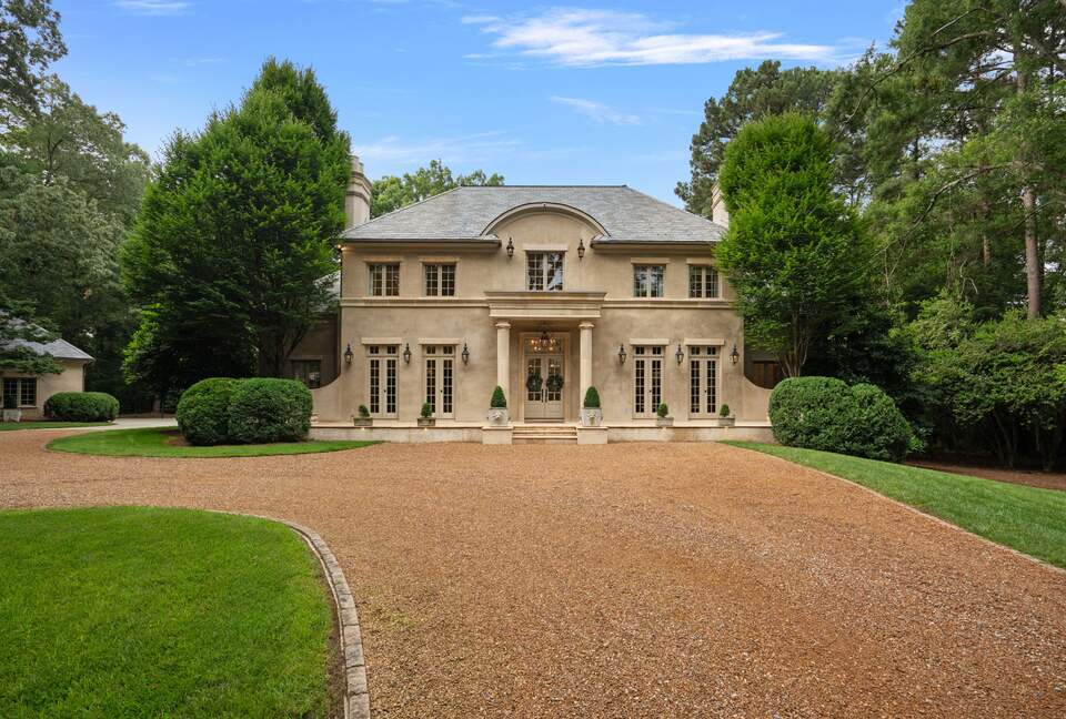 Charlotte Château - Charlotte, North Carolina
