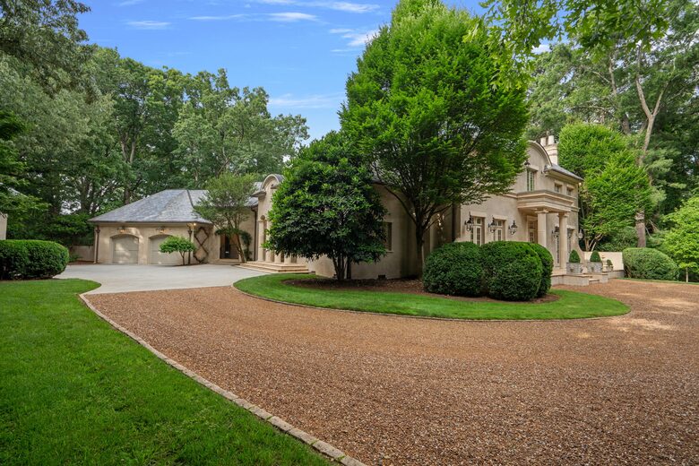 Charlotte Château - Charlotte, North Carolina