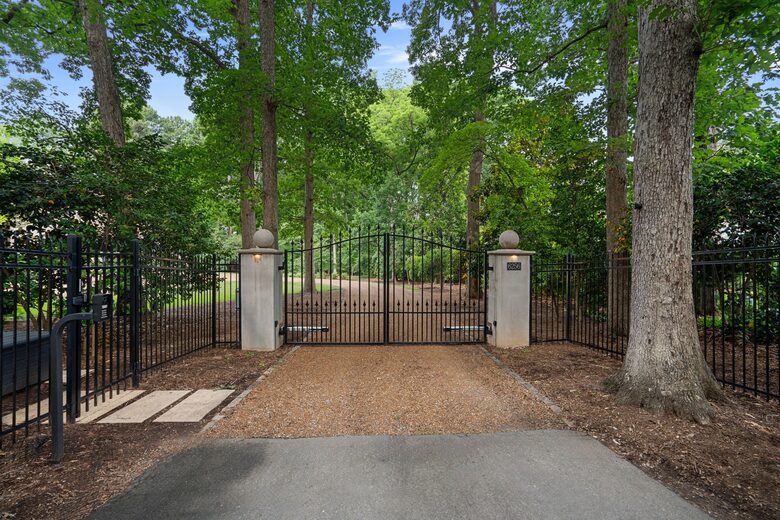Charlotte Château - Charlotte, North Carolina
