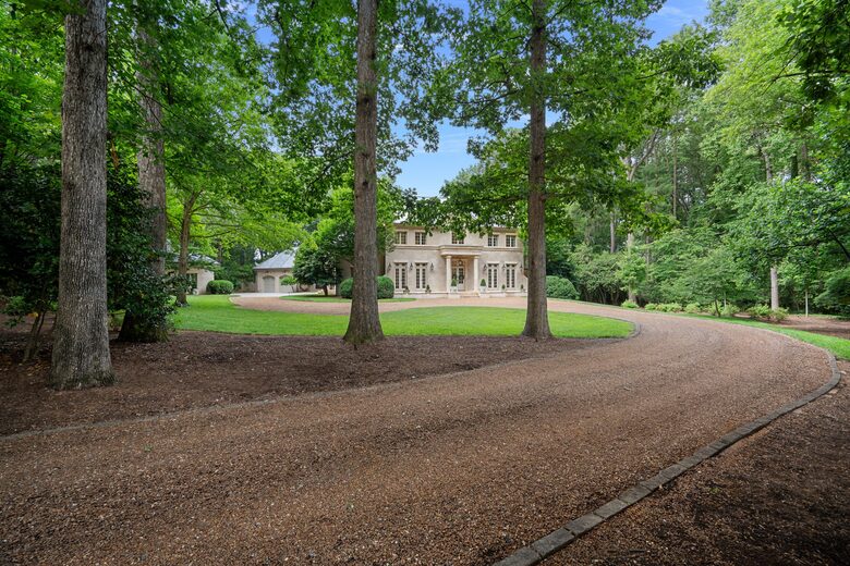 Charlotte Château - Charlotte, North Carolina