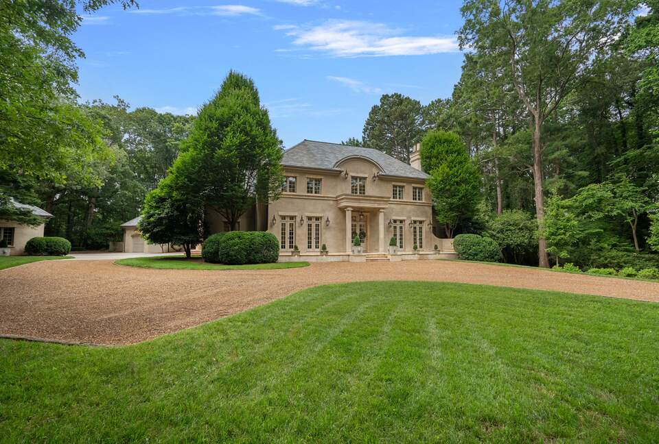 Charlotte Château - Charlotte, North Carolina