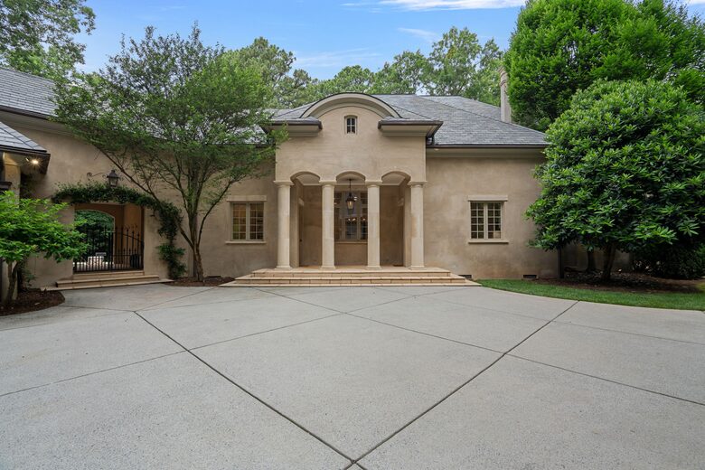 Charlotte Château - Charlotte, North Carolina