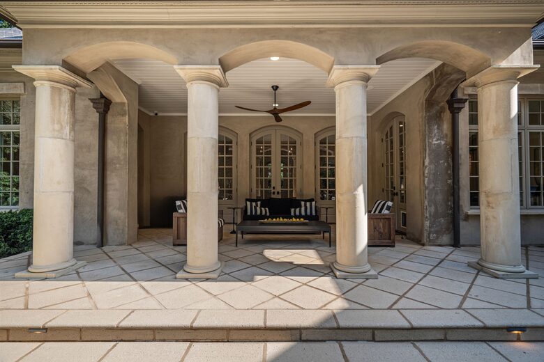 Charlotte Château - Charlotte, North Carolina