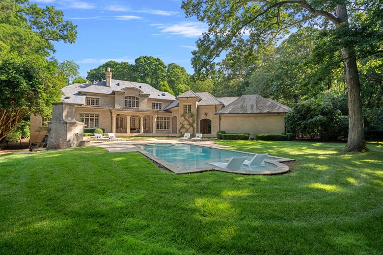 Charlotte Château - Charlotte, North Carolina