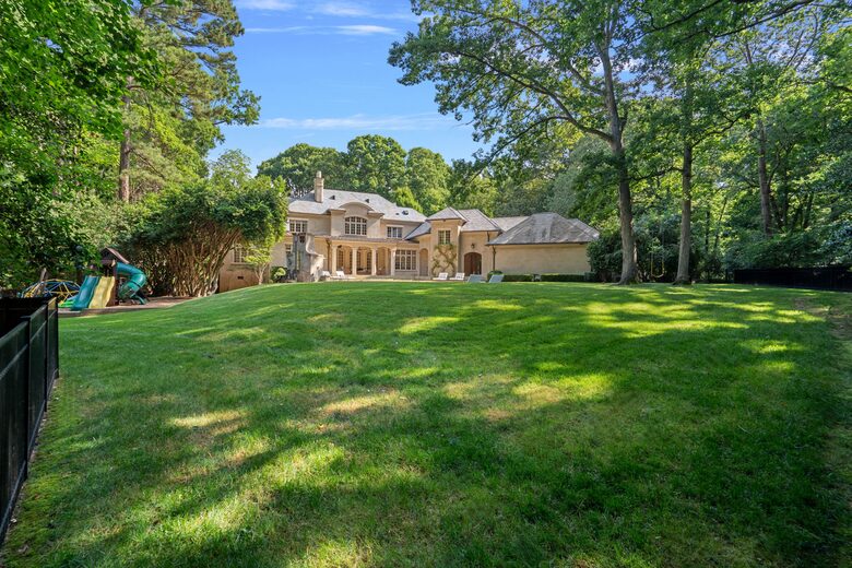 Charlotte Château - Charlotte, North Carolina