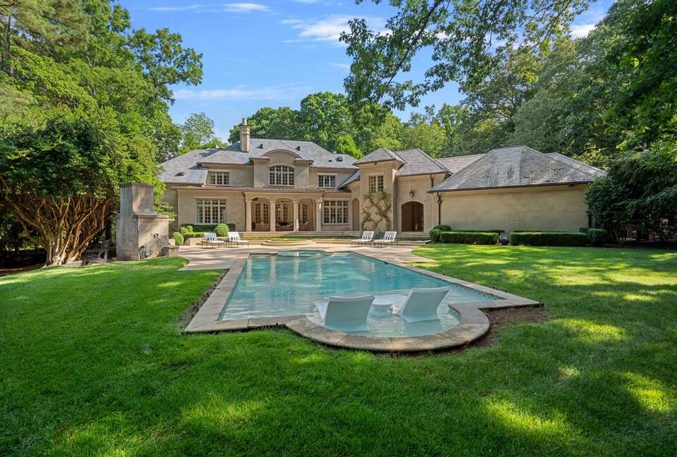 Charlotte Château - Charlotte, North Carolina