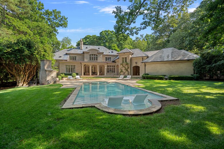 Charlotte Château - Charlotte, North Carolina