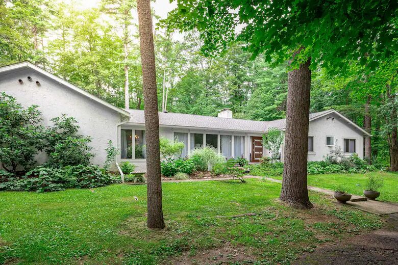 Casa Reál | Expansive Woodstock House w/ Hot Tub - Woodstock, New York