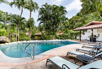 Casa Blanca Two: Serene Beach House Steps from Tamarindo's Surf - Tamarindo, Costa Rica