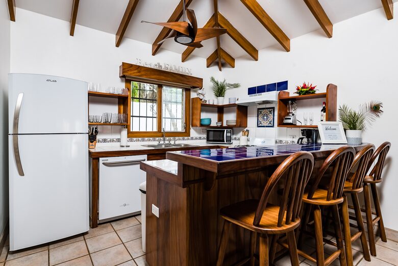 Casa Blanca Two: Serene Beach House Steps from Tamarindo's Surf - Tamarindo, Costa Rica