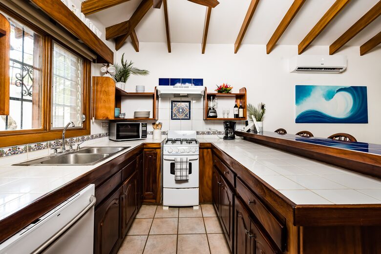 Casa Blanca Two: Serene Beach House Steps from Tamarindo's Surf - Tamarindo, Costa Rica