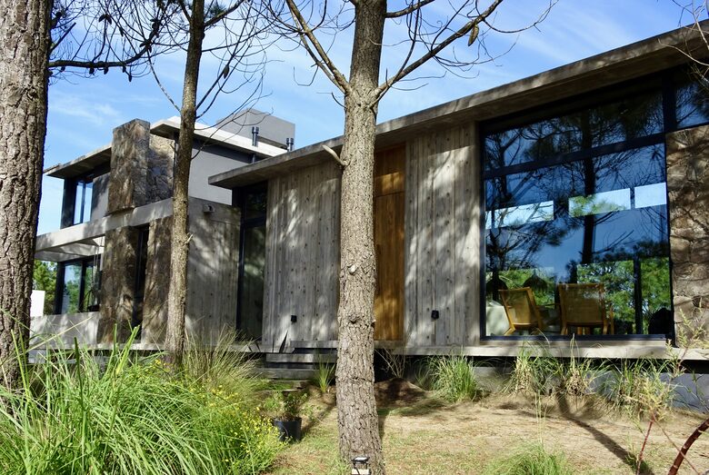 Como Pez En El Agua | Modern Beach House - Costa Esmeralda, Argentina