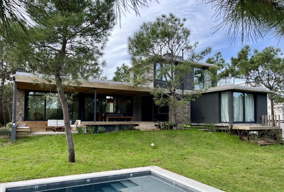 Como Pez En El Agua | Modern Beach House - Costa Esmeralda, Argentina