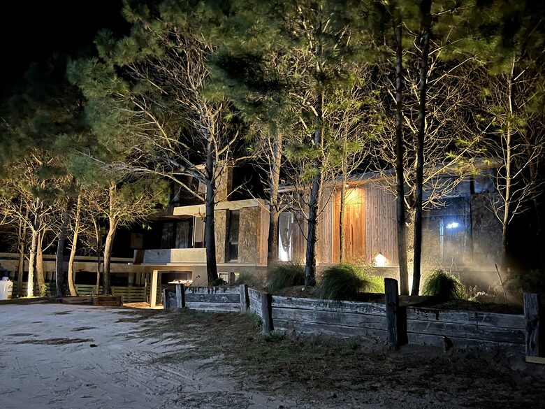 Como Pez En El Agua | Modern Beach House - Costa Esmeralda, Argentina