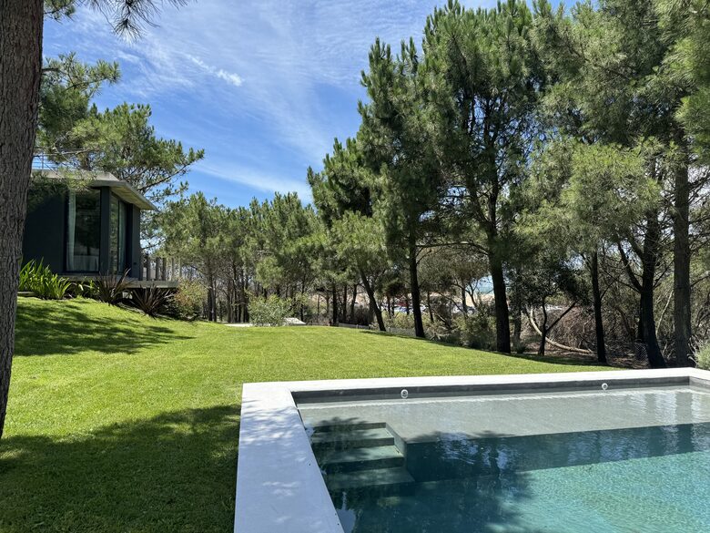Como Pez En El Agua | Modern Beach House - Costa Esmeralda, Argentina
