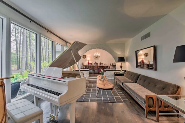 Casa Reál | Expansive Woodstock House w/ Hot Tub - Woodstock, New York
