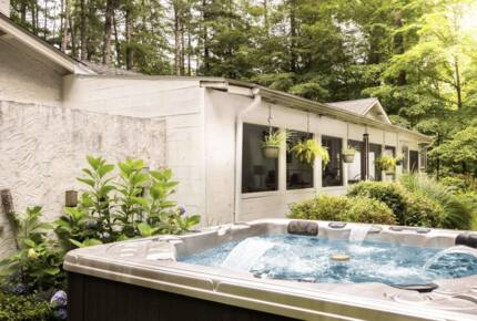 Casa Reál | Expansive Woodstock House w/ Hot Tub - Woodstock, New York