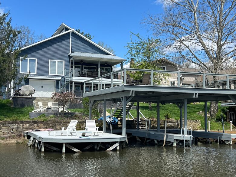 Apple Valley Lake House and Retreat - Howard, Ohio