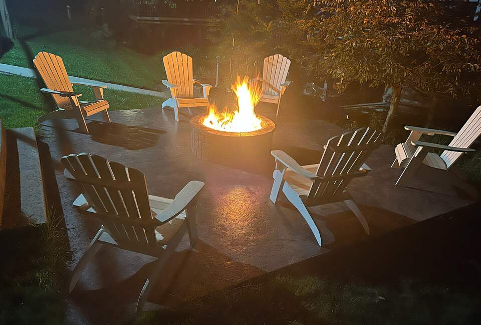 Apple Valley Lake House and Retreat - Howard, Ohio