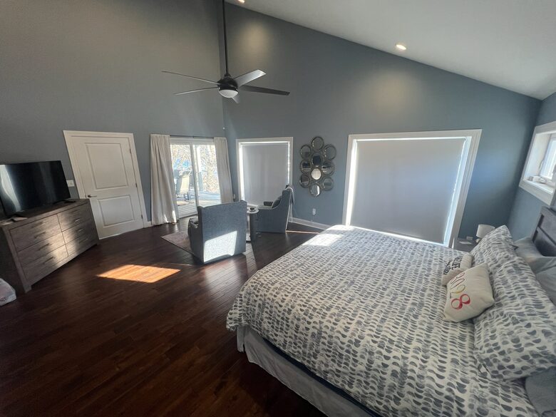 Apple Valley Lake House and Retreat - Howard, Ohio