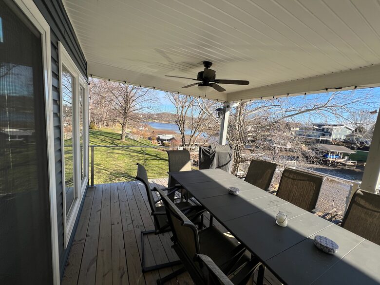 Apple Valley Lake House and Retreat - Howard, Ohio