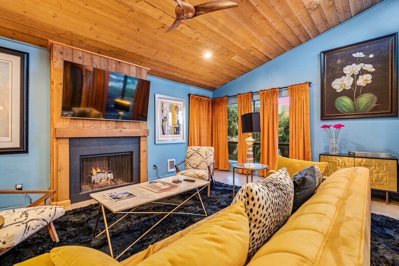 Azure Dream: Coastal Retreat Steps from the Beach - Solana Beach, California