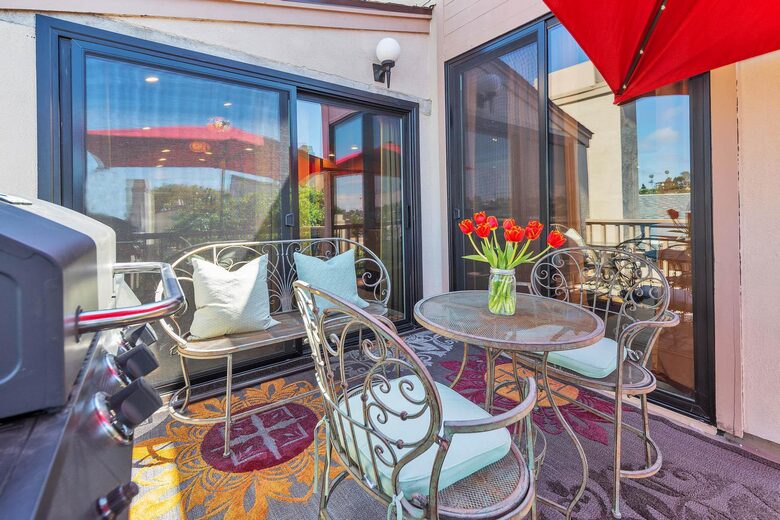 Azure Dream: Coastal Retreat Steps from the Beach - Solana Beach, California