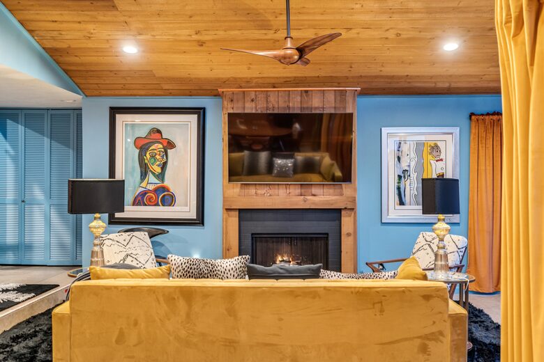 Azure Dream: Coastal Retreat Steps from the Beach - Solana Beach, California