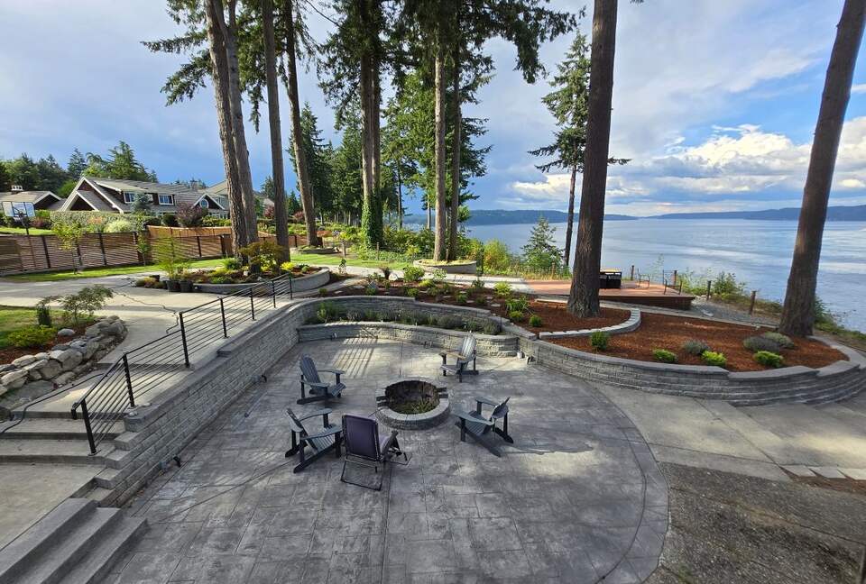 High Bluff Waterfront Contemporary Home in Gig Harbor - Gig Harbor, Washington