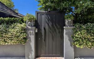 Elegant Contemporary Retreat in Hollywood Hills - Los Angeles, California