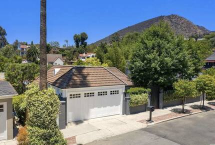 Elegant Contemporary Retreat in Hollywood Hills - Los Angeles, California