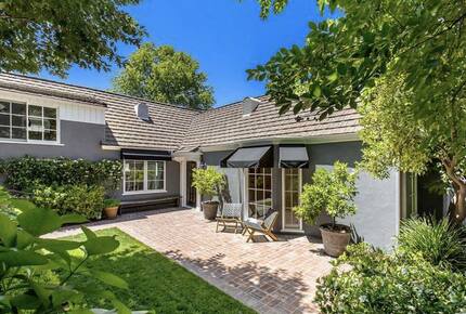 Elegant Contemporary Retreat in Hollywood Hills - Los Angeles, California
