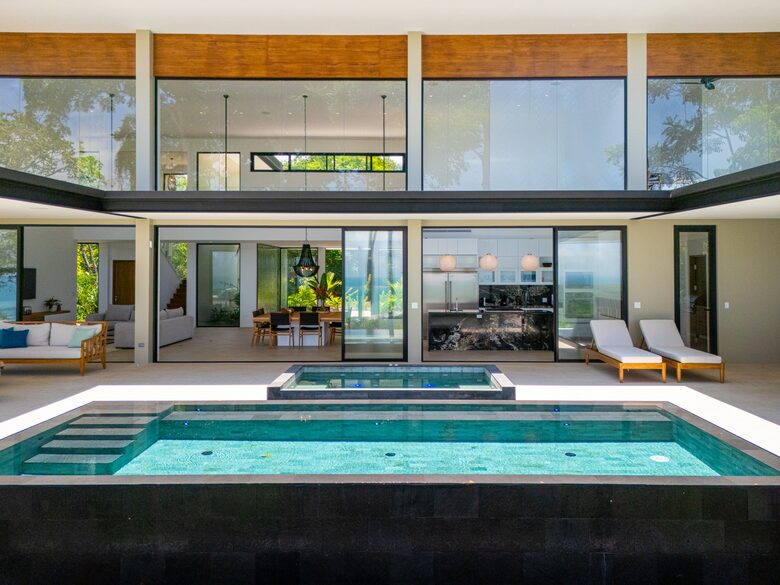 Infinite pool and spa