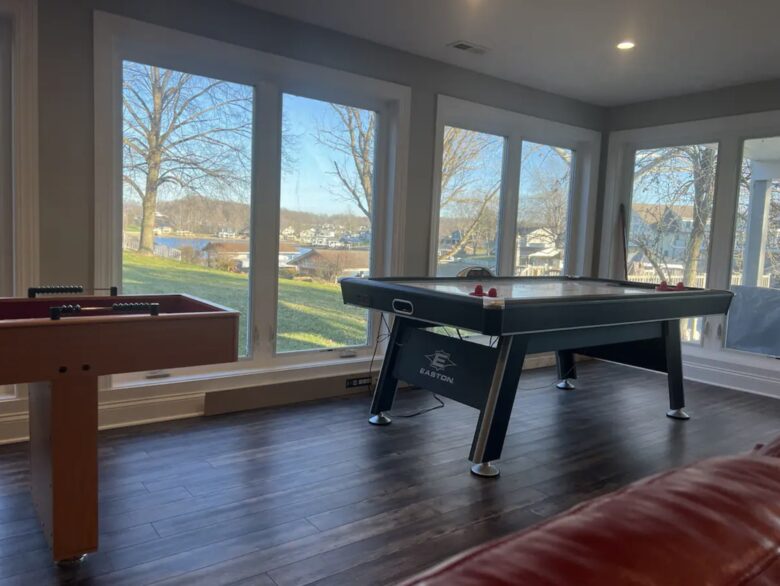 Apple Valley Lake House and Retreat - Howard, Ohio