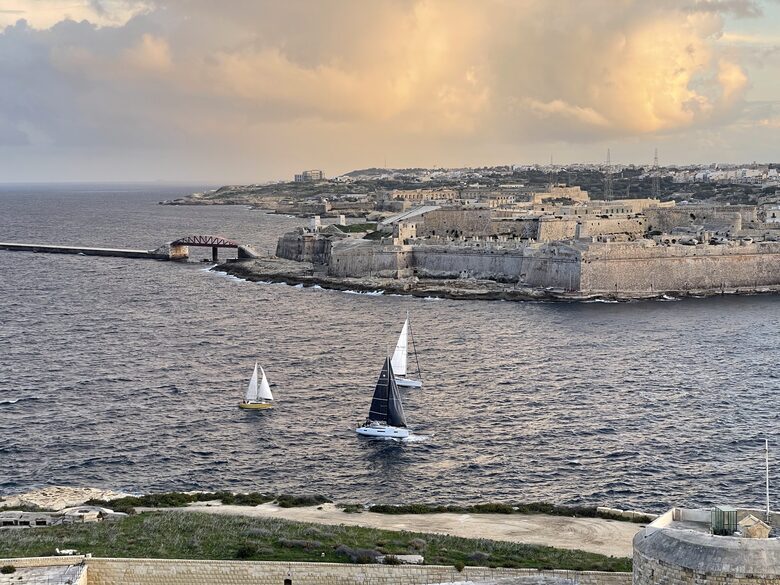 Luxury Seafront Penthouse with Private Pool & Breathtaking Panoramic Sea Views - Sliema, Malta