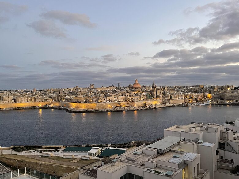 Luxury Seafront Penthouse with Private Pool & Breathtaking Panoramic Sea Views - Sliema, Malta