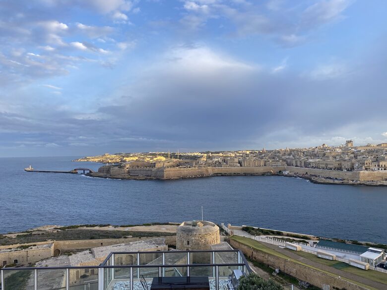 Luxury Seafront Penthouse with Private Pool & Breathtaking Panoramic Sea Views - Sliema, Malta