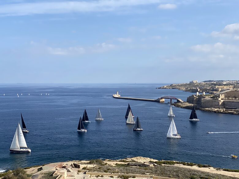 Luxury Seafront Penthouse with Private Pool & Breathtaking Panoramic Sea Views - Sliema, Malta