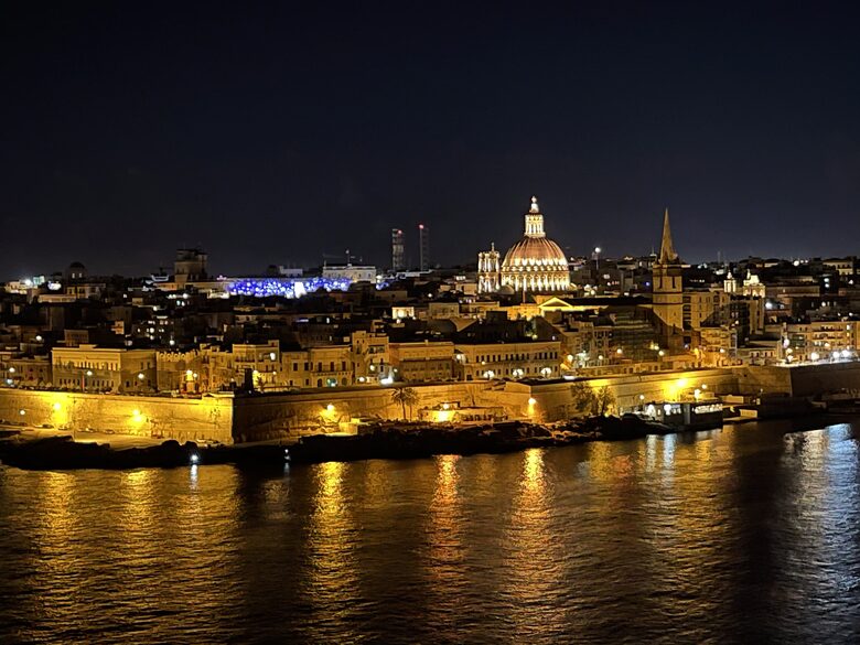 Luxury Seafront Penthouse with Private Pool & Breathtaking Panoramic Sea Views - Sliema, Malta